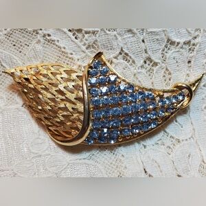 VINTG J.J. JONETTE JEWELRY BLUE RHINESTONE CORNUCOPIA BROOCH PIN